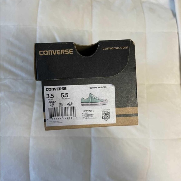 NEW Converse - Picture 2 of 3